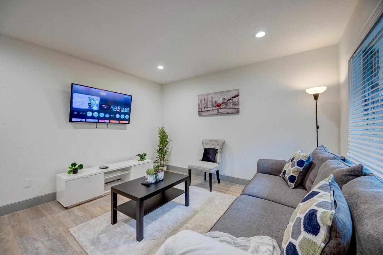 Trendy Midtown Apt, Walk To Shops & Sites, Pets Ok Χιούστον Εξωτερικό φωτογραφία